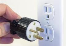 Mismatched plug and receptacle.